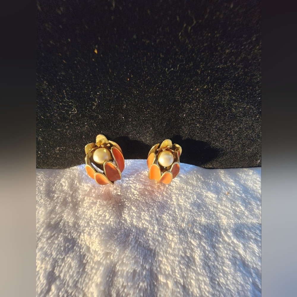 Vtg Coro Gold Tone Clip-On Earrings with Coral Enamel Petals & Faux Pearl Center